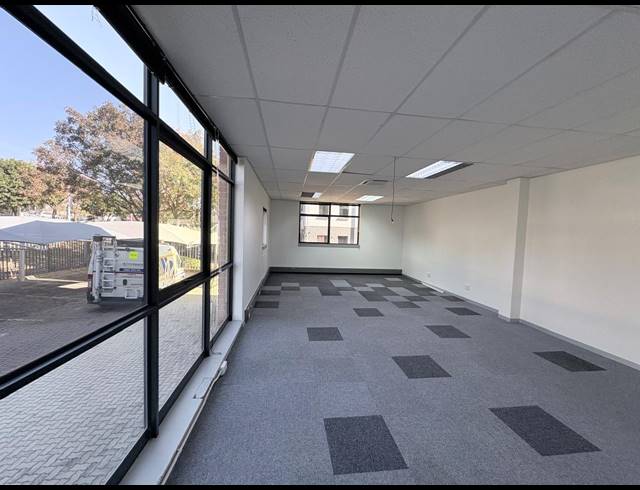 424M² OFFICE TO LET IN MIDRIDGE PARK
